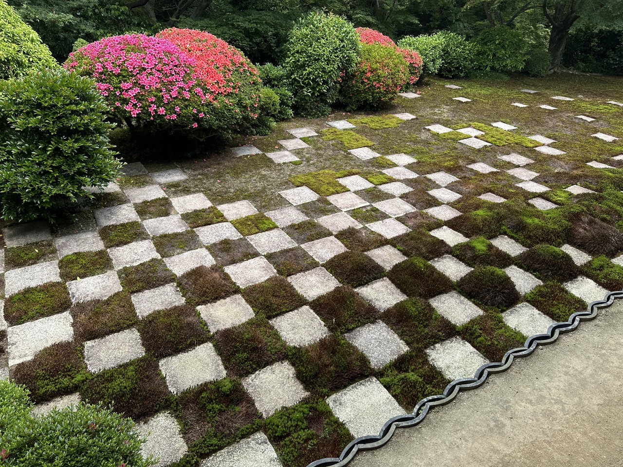東福寺方丈・北庭の市松模様。重森三玲のモダン枯山水
