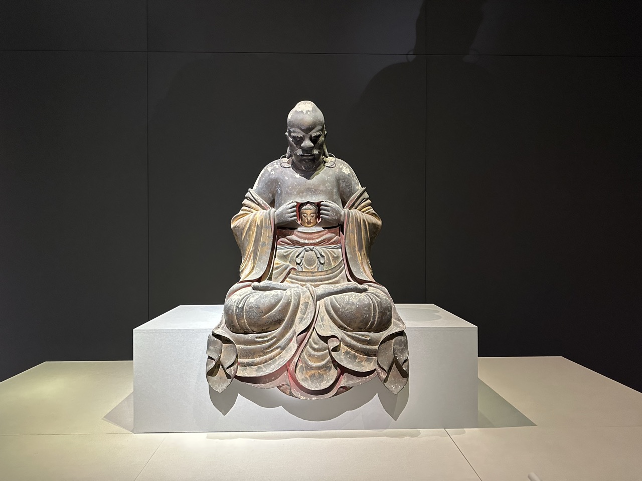 特別展「日本、美のるつぼ」で見た 口から小さな仏が出てくる珍しい彫刻