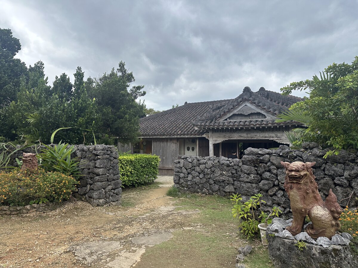 宮良殿内の琉球古民家