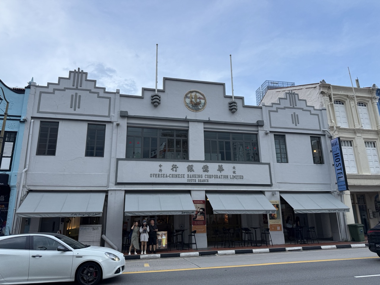 BEAT.1932 Hostelがあるチャイナタウン サウスブリッジ通りの街並み（旧Oversea-Chinese Banking建物）