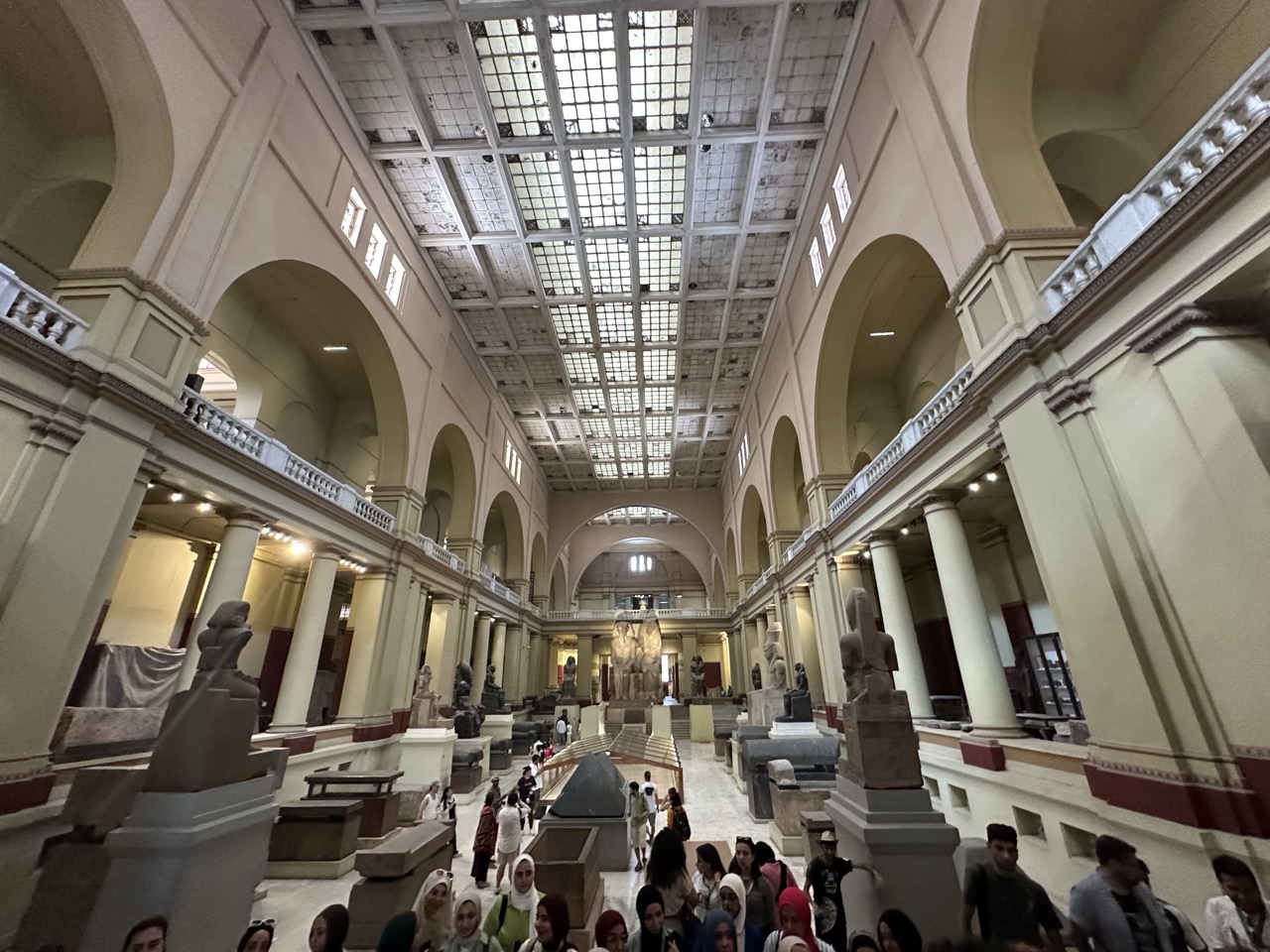 エジプト考古学博物館の吹き抜けの大ホール
