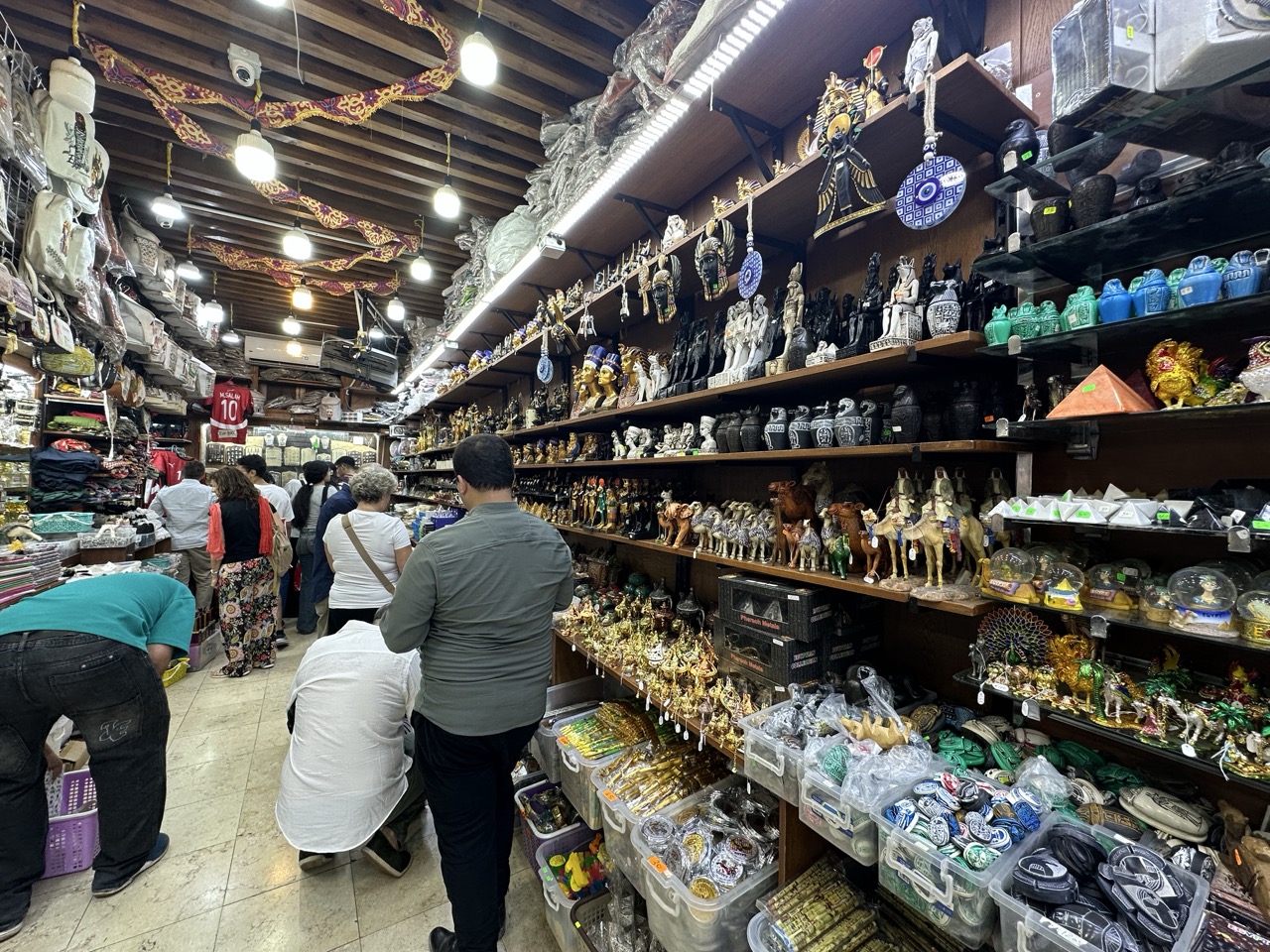Jordi bazar shopで買い物する様子