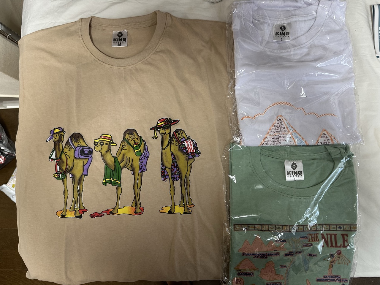 ラクダのイラストTシャツ