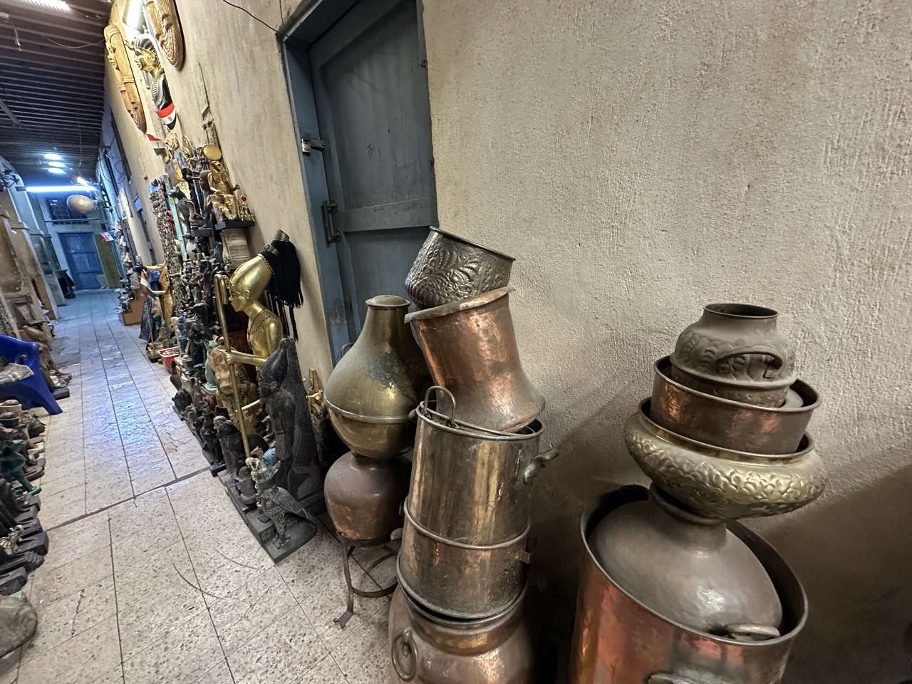ハーンハリーリ市場の銅製品の店