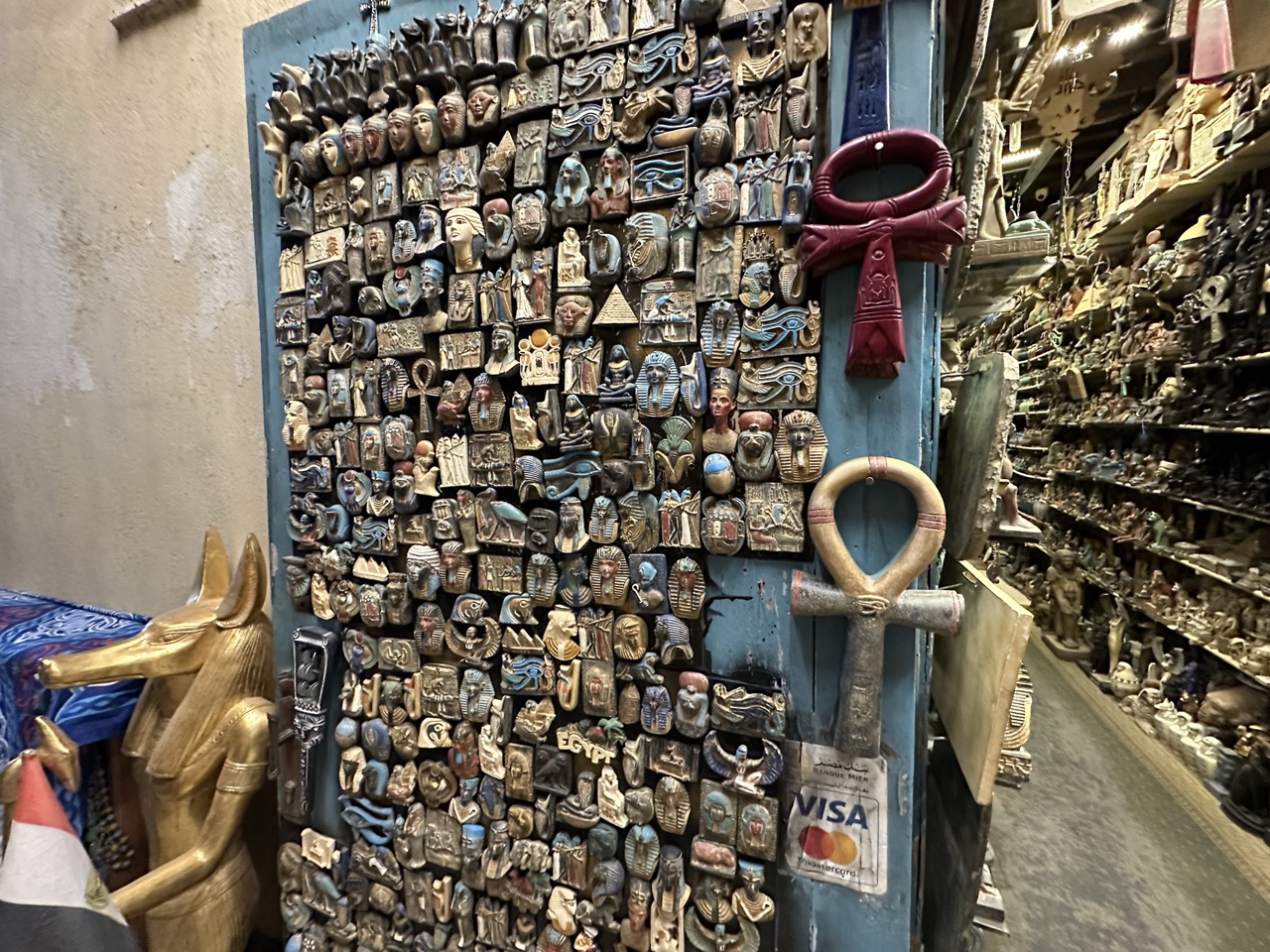 ハーンハリーリ市場の小物の壁