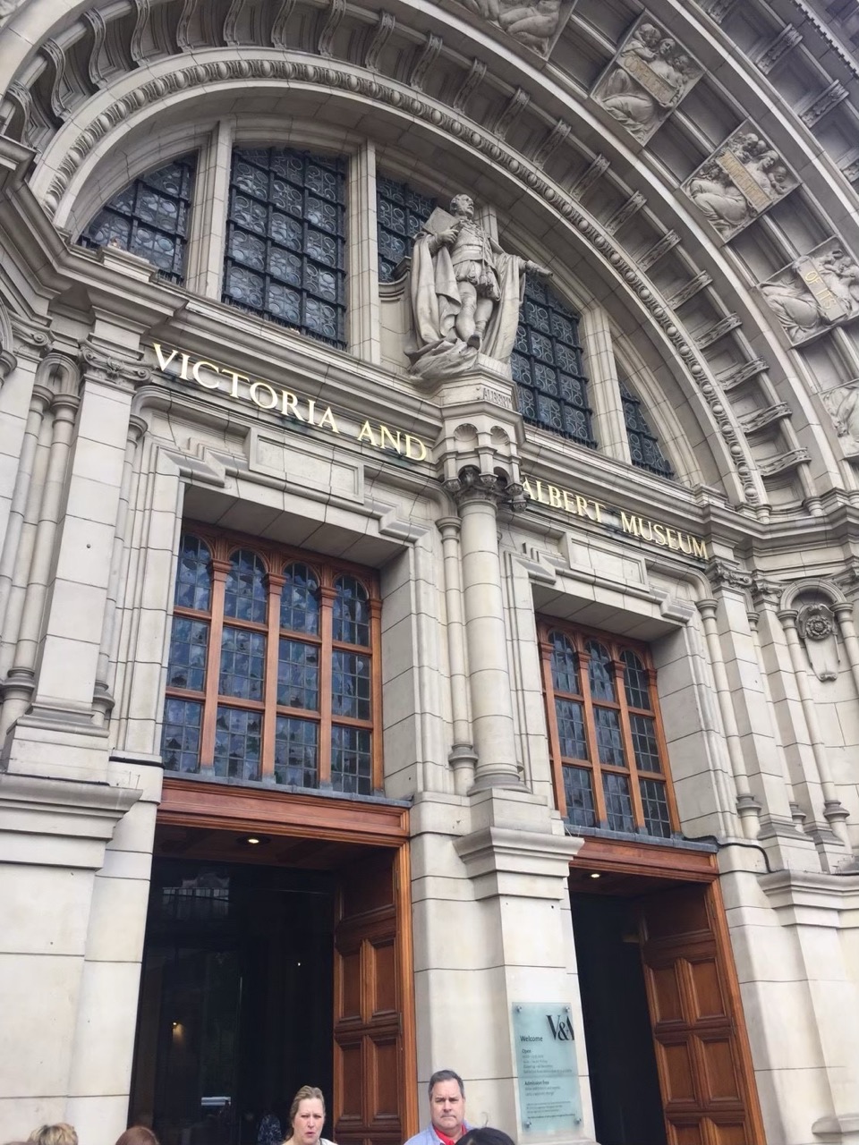 V&A(ヴィクトリア&アルバート博物館)の正面ファサード外観