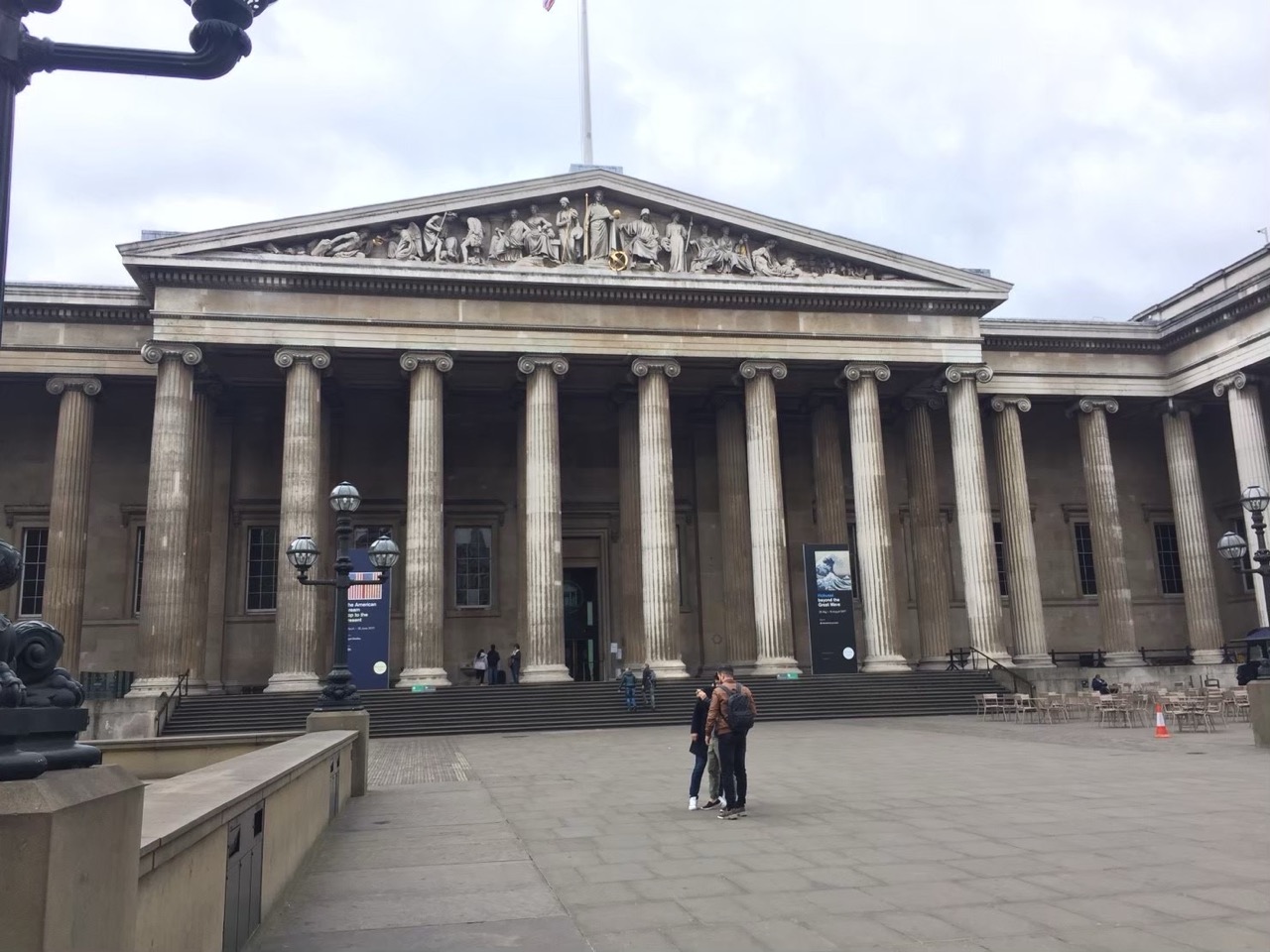 大英博物館(British Museum)の正面ファサード外観