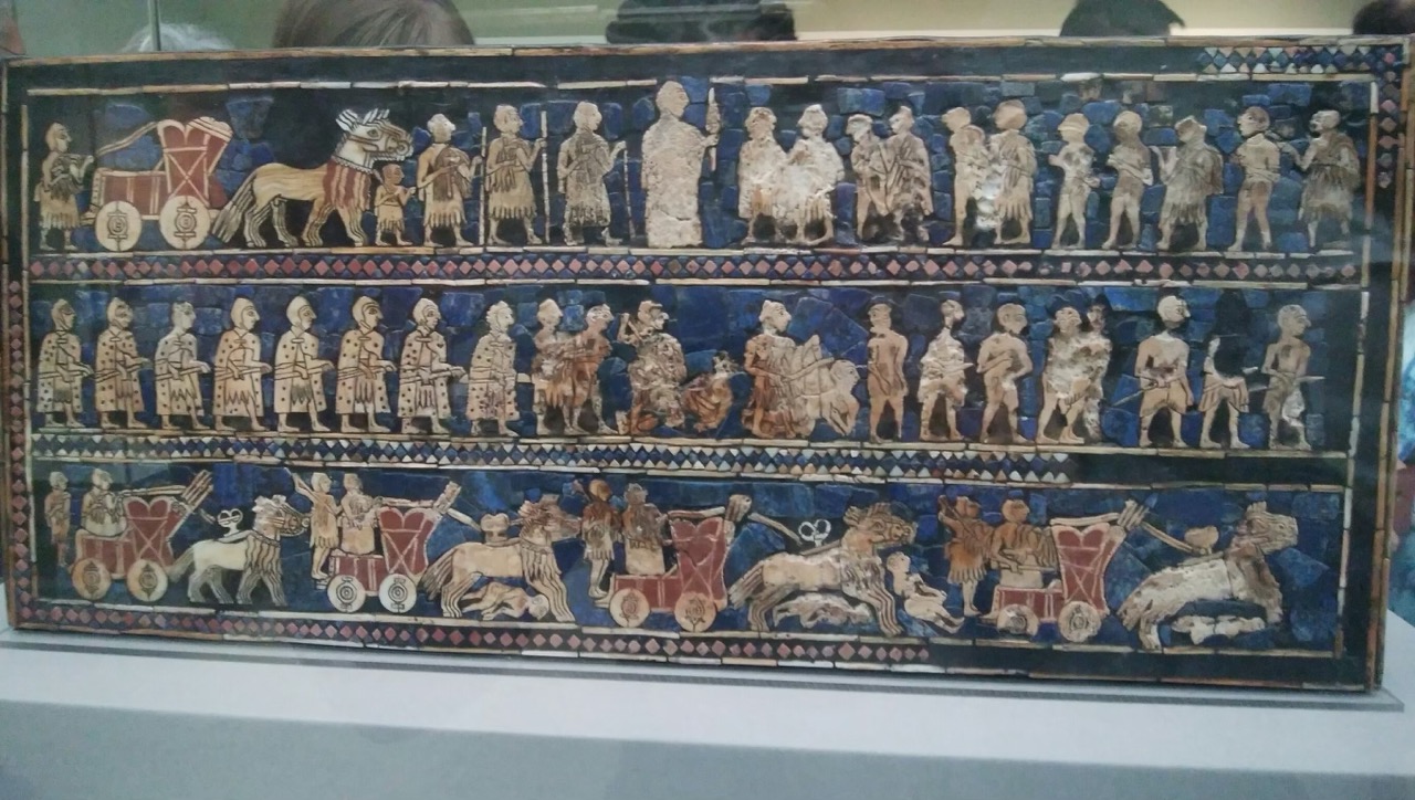 大英博物館の古代壁面装飾レリーフ、人物行列の彫刻