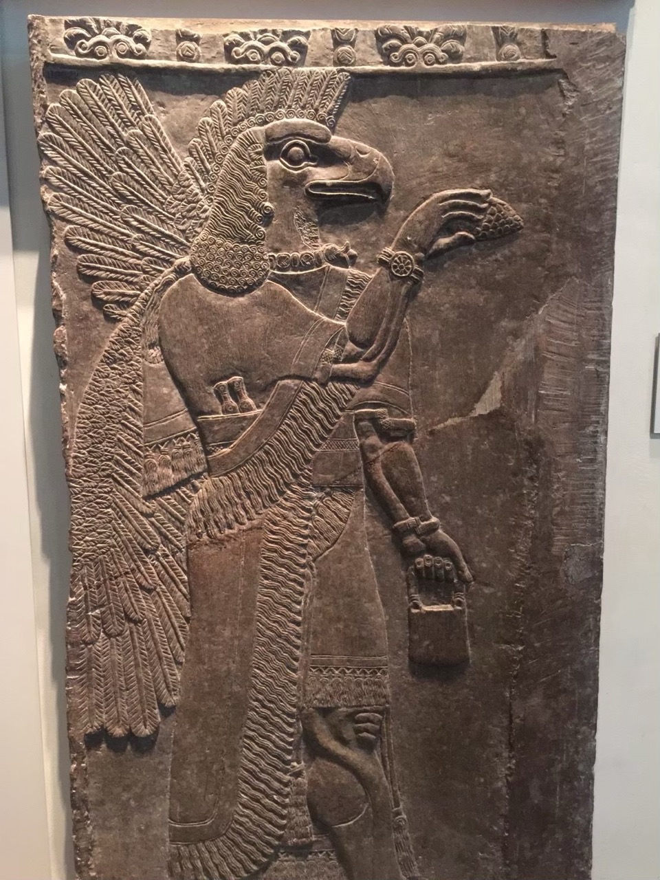 大英博物館のアッシリア有翼精霊レリーフ