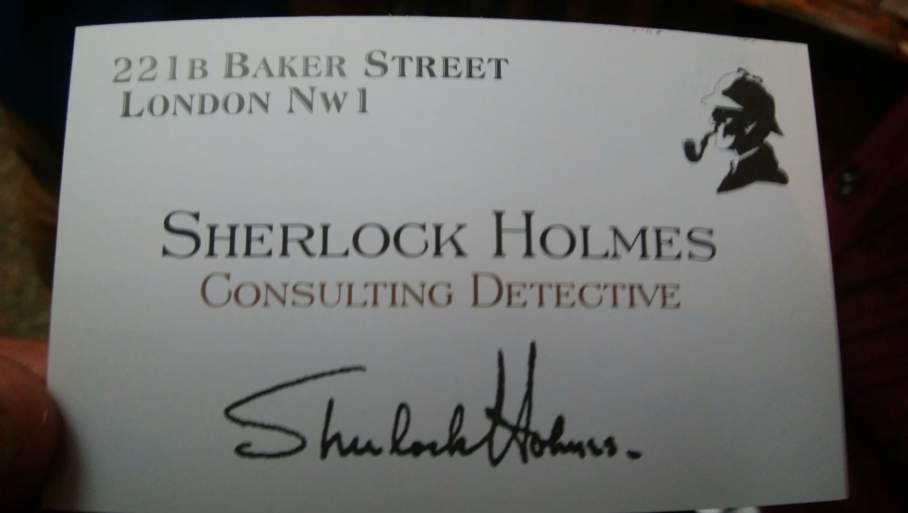 シャーロック・ホームズ博物館の銘板「221b Baker Street Consulting Detective」