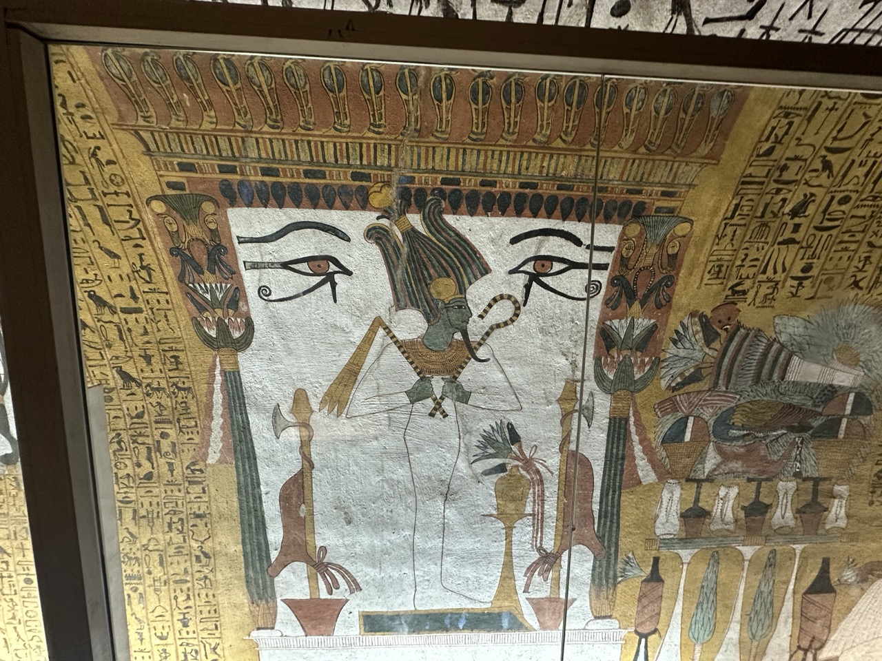 デール・エル・メディナの墓の鮮やかな壁画