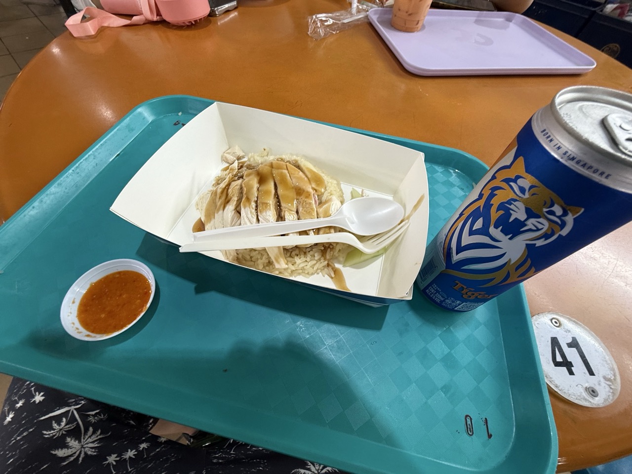マクスウェルで食べた海南鶏飯とTigerビール