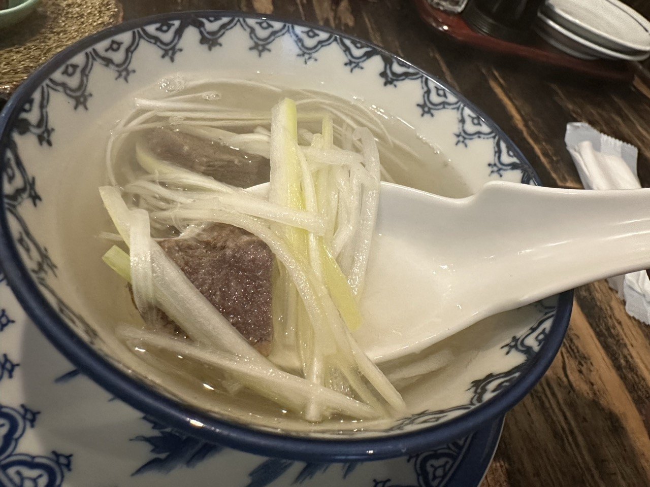 牛たん東山のテールスープ