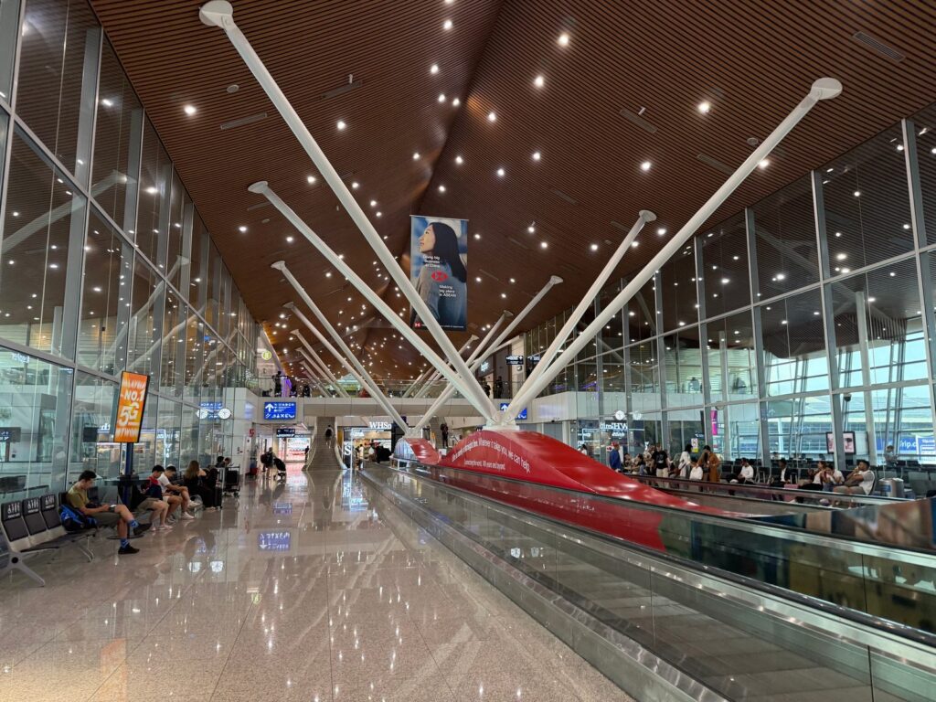 KLIAターミナル内の動く歩道