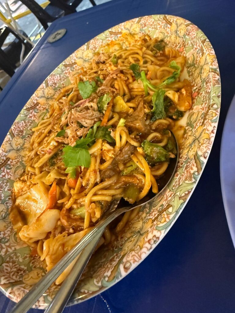 ランカウイのチェナン周辺で食べた炒め麺