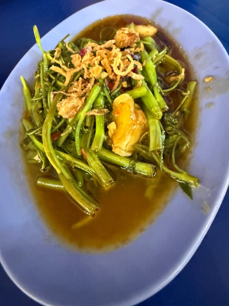 ランカウイのチェナン周辺で食べた青菜料理