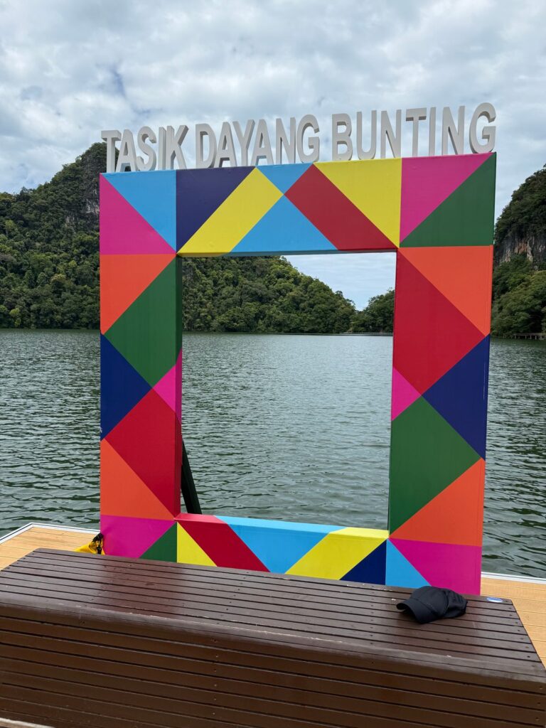 Dayang Buntingの湖畔にある撮影スポット