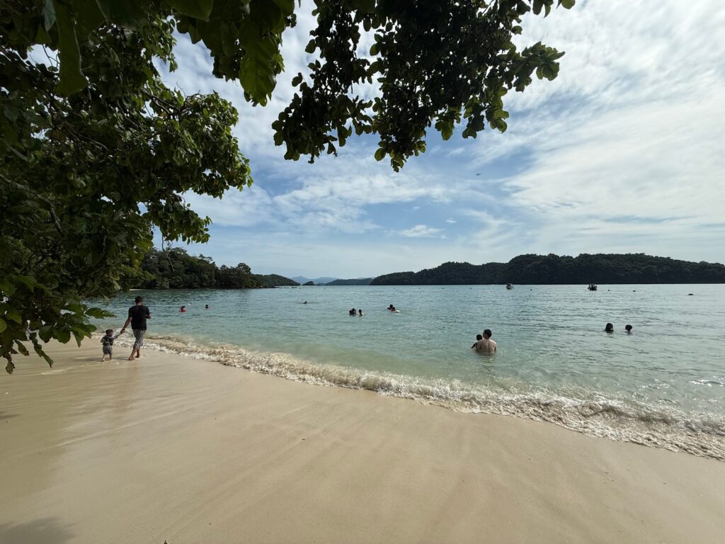 ランカウイ島巡りで立ち寄った砂浜